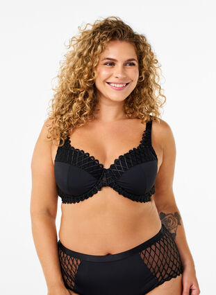 Zizzi Soutien-gorge rembourré avec armature et détails en dentelle, Black, Model image number 0