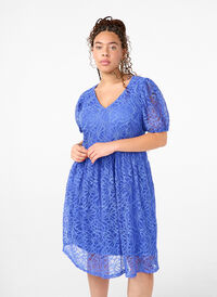 Kanten jurk met korte mouwen en V-hals, Dazzling Blue, Model