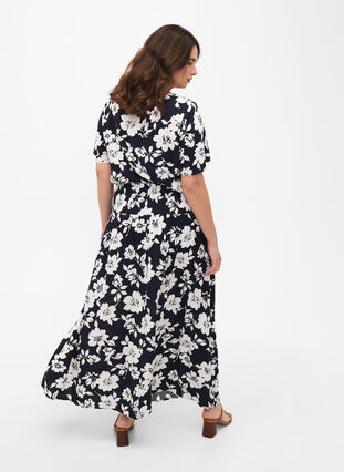 Zizzi FLASH - Jupe longue en viscose avec smocks, N. Sky White Flower, Model image number 1