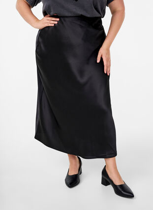 Zizzi Jupe longue en satin, Black, Model image number 2