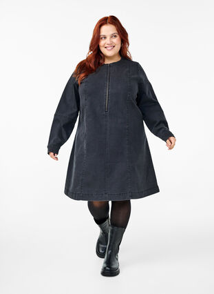 Zizzi Robe en jean forme trapèze avec fermeture éclair, Grey Washed, Model image number 2