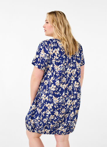 Zizzi Robe en coton imprimé à manches courtes, Blue W. Beige Flower, Model image number 1