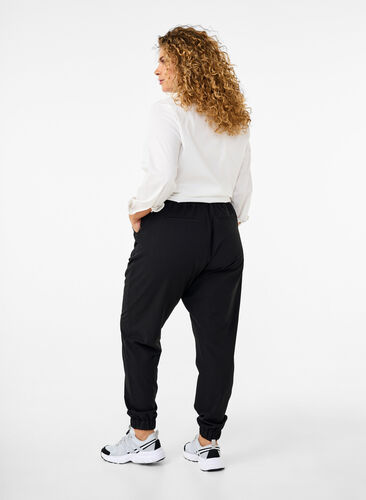 Zizzi Pantalon avec taille et cheville élastiques, Black, Model image number 1