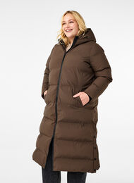 Lange puffer winterjas met capuchon, Chocolate Brown, Model