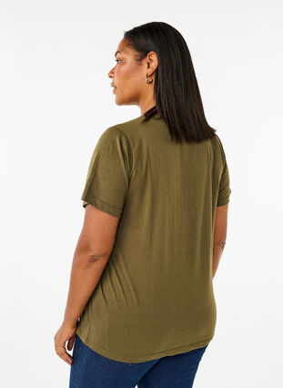 Zizzi FLASH - T-shirt avec motif, Olive Night Flower, Model image number 1