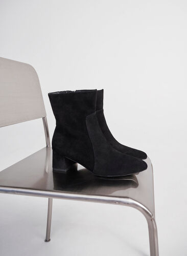 Zizzi Large – Bottes en daim à talon, Black, Image image number 0