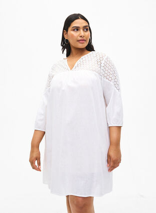 Zizzi Robe en mélange de coton et de lin agrémentée de détails en crochet, Bright White, Model image number 0