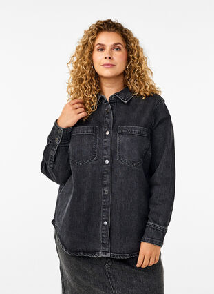 Zizzi Chemise en denim à boutons et poches poitrine, Dark Grey Denim, Model image number 0