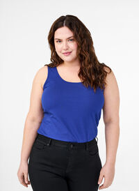 Top basique de couleur unie en coton, Sodalite Blue, Model