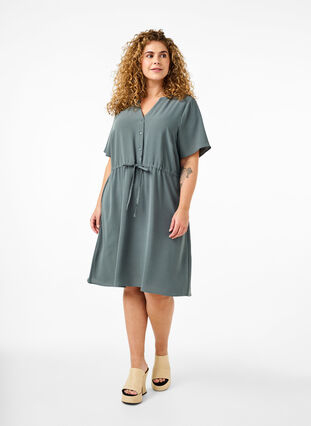 Zizzi Robe à manches courtes avec ceinture à nouer, Balsam Green, Model image number 2