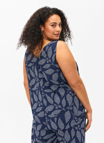 Zizzi Top floral avec col en V, Navy B. w. Dot Leaf, Model image number 1