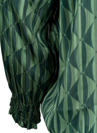 Zizzi Blouse imprimée à smock, Scarab AOP, Packshot image number 3