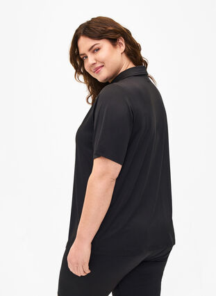 Zizzi T-shirt polo avec col en V, Black, Model image number 1