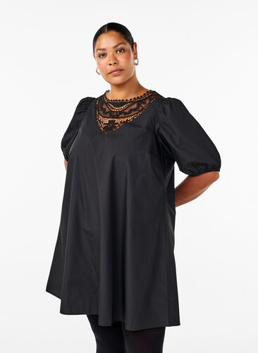 Zizzi Robe courte avec détails en dentelle, Black, Model image number 0