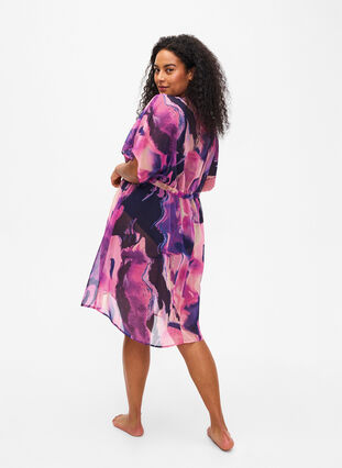 Zizzi Kimono de plage avec imprimé, Purple Swirl, Model image number 1