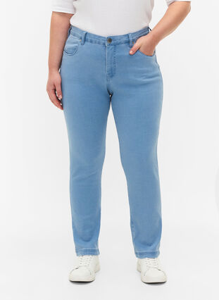 Zizzi  Emily jeans slim fit taille normale, Ex Lt Blue, Model image number 2