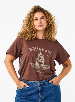 Zizzi Tee-shirt en coton biologique avec imprimé, Brown Wash W. Wisdom, Model image number 0