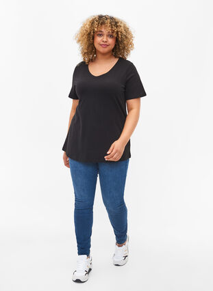 Zizzi T-shirt basique en coton de couleur unie, Black, Model image number 2