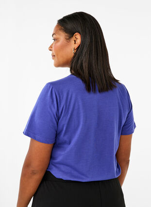 Zizzi FLASH - T-shirt avec motif, Royal Blue Miami, Model image number 1