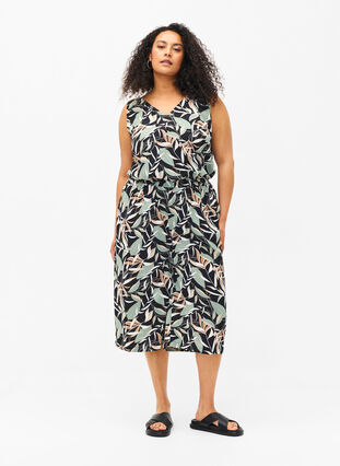 Zizzi Top floral avec col en V, Black w. Gr.Leaf AOP, Model image number 2