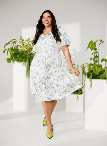 Zizzi Robe en satin floral avec manches bouffantes, Off White Blue Fl., Image image number 0