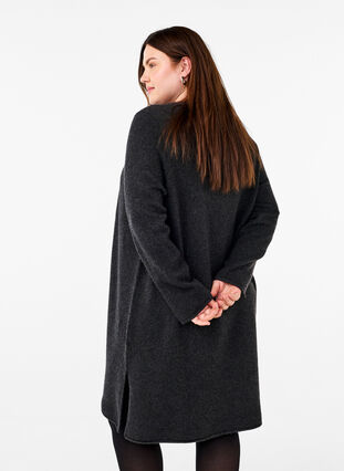 Zizzi Robe en maille à col rond et fendue, Dark Grey Melange, Model image number 1