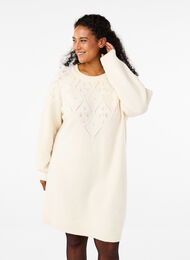 Robe en maille avec motif et perles, Birch Mel., Model