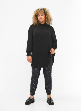 Zizzi Leggings imprimés de texte, Black Radiance, Model image number 0