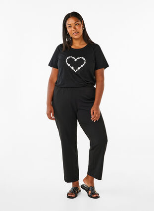 Zizzi FLASH - T-shirt avec motif, Black Flower Heart , Model image number 2