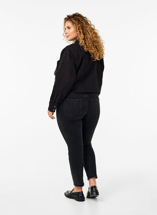 ZizziCropped Emily jeans met gerafelde zoom, Dark Grey Denim, Model image number 1