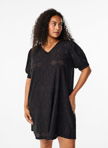 Zizzi Robe courte avec col en V et motifs à trous, Black, Model image number 0