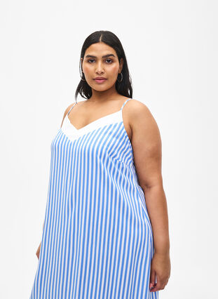 Zizzi FLASH - Robe à bretelles rayée en viscose, L. Blue White Stripe, Model image number 2