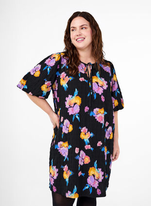 ZizziJurk met korte pofmouwen en bloemenprint, Black w. flower AOP, Model image number 0