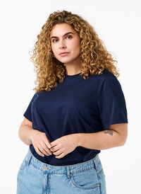 T-shirt basique en coton à col rond, Navy Blazer, Model
