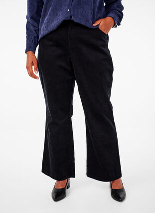 Zizzi Pantalon en velours à taille haute et coupé ras du genou, Black, Model image number 2