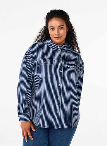 Zizzi Chemise en jean rayée avec poches de poitrine, Blue Denim Stripe, Model image number 0