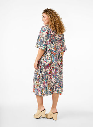 Zizzi Robe manches courtes en viscose avec imprimé paisley, Sand Do. Paisley AOP, Model image number 1