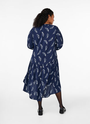 Zizzi Robes midi à manches longues, Navy B. Feather AOP, Model image number 1