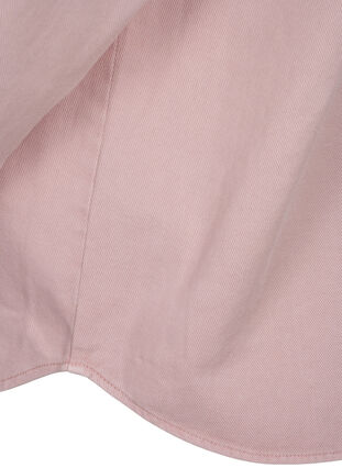 Zizzi Chemise en jean de couleur unie dotée de poches sur la poitrine, Pale Mauve, Packshot image number 3