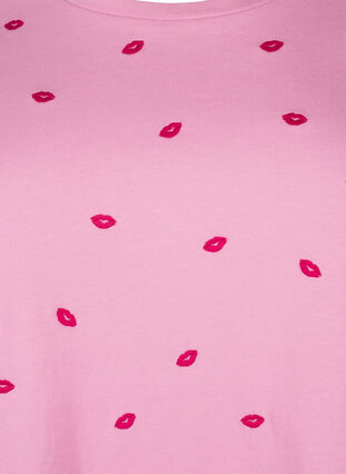 Zizzi T-shirt en coton biologique avec motif de lèvres brodé, Rose Bl. Lips Emb. , Packshot image number 2