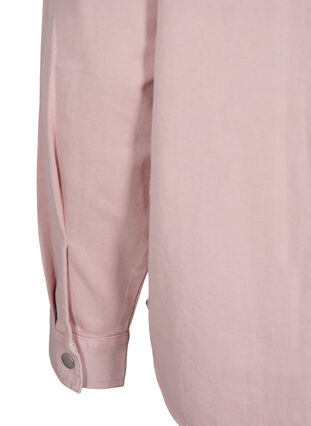 Zizzi Chemise en jean de couleur unie dotée de poches sur la poitrine, Pale Mauve, Packshot image number 4