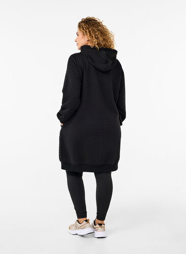 Zizzi Cardigan matelassé long avec fermeture éclair pour le sport, Black, Model image number 1