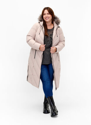 Zizzi Veste longue d’hiver avec capuche et col en fausse fourrure, Simply Taupe, Model image number 2