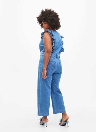 Zizzi Combinaison en denim avec volants, Light Blue Denim, Model image number 1