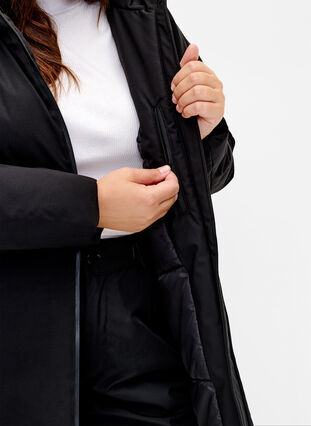 Zizzi Veste d'hiver avec taille ajustable, Black, Model image number 2