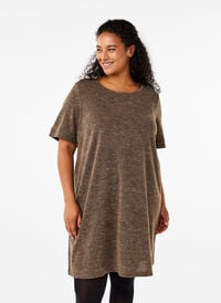 Robe t-shirt avec poches et manches courtes, Caribou, Model