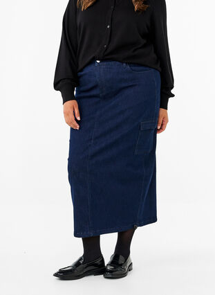 Zizzi Jupe maxi en denim, Dark Blue Denim, Model image number 2