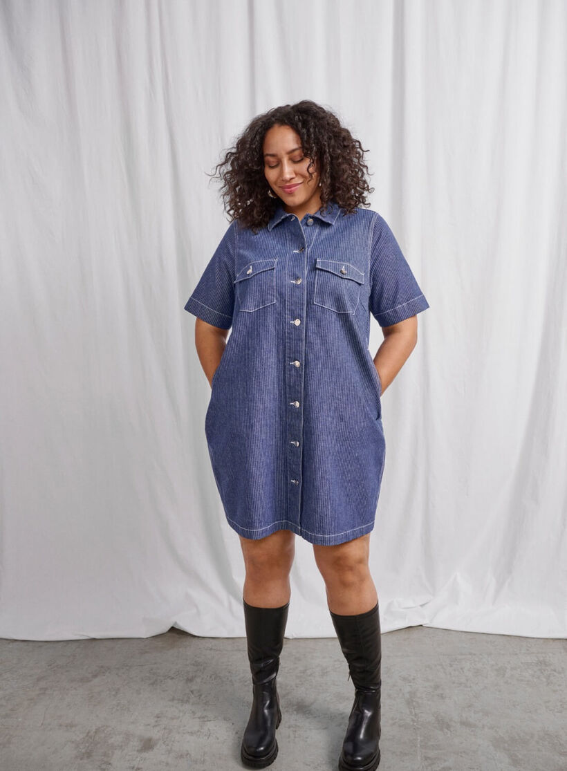 Zizzi Robe en denim à rayures, , Model, 2