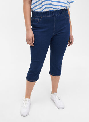 Zizzi  Pantacourts en jean avec ceinture élastique, Dark Blue Denim, Model image number 2