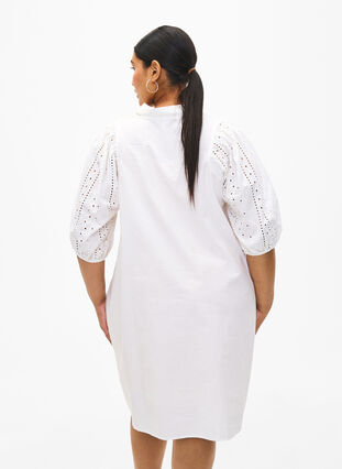 Zizzi Robe chemise en coton avec broderie anglaise, Off White, Model image number 1